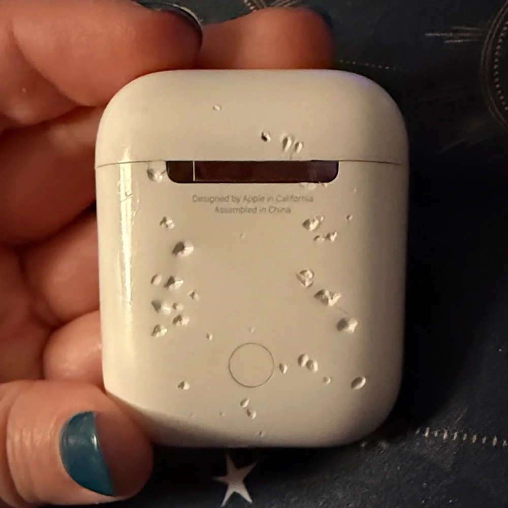 White Apple Wireless Earbuds with Charging Case